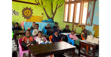 Inzamelingsactie schoolmateriaal Afroplan en Apple tree school.