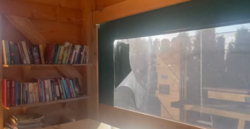Vernieling van camper plaats het Kartonnen huis