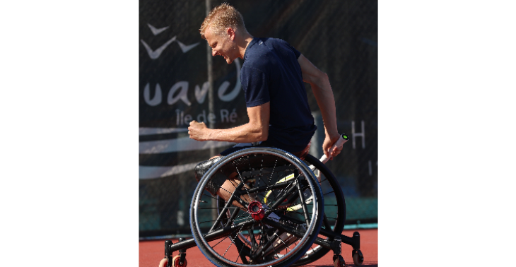 Kapotte tennisrolstoel Robin Groenewoud