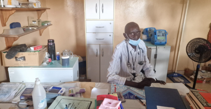 Een motorfiets voor dokter Gibbou in Gambia
