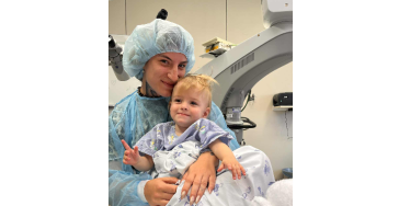 Peutertje met cochlear inplant
